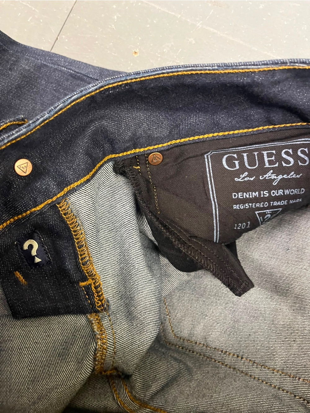 Guess Daredevil Bootcut Low Rise Dark Wash Jeans Size 26 - Picture 6 of 10